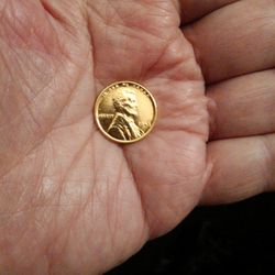 Rare And Vintage 1943 Golden Steel Wheat Penny, World War Two Era Coin. 81 Years Old And Still Looks Great!