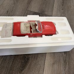 Diecast 1/24 scale FRANKLIN MINT 1964 1/2 FORD MUSTANG CONVERTIBLE  missing front bumper and driver mirror 