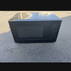 Microwave (Free Local Delivery)