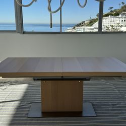 BoConcept Occa Extendable Dining Table – Seats 6–8 / 72 In