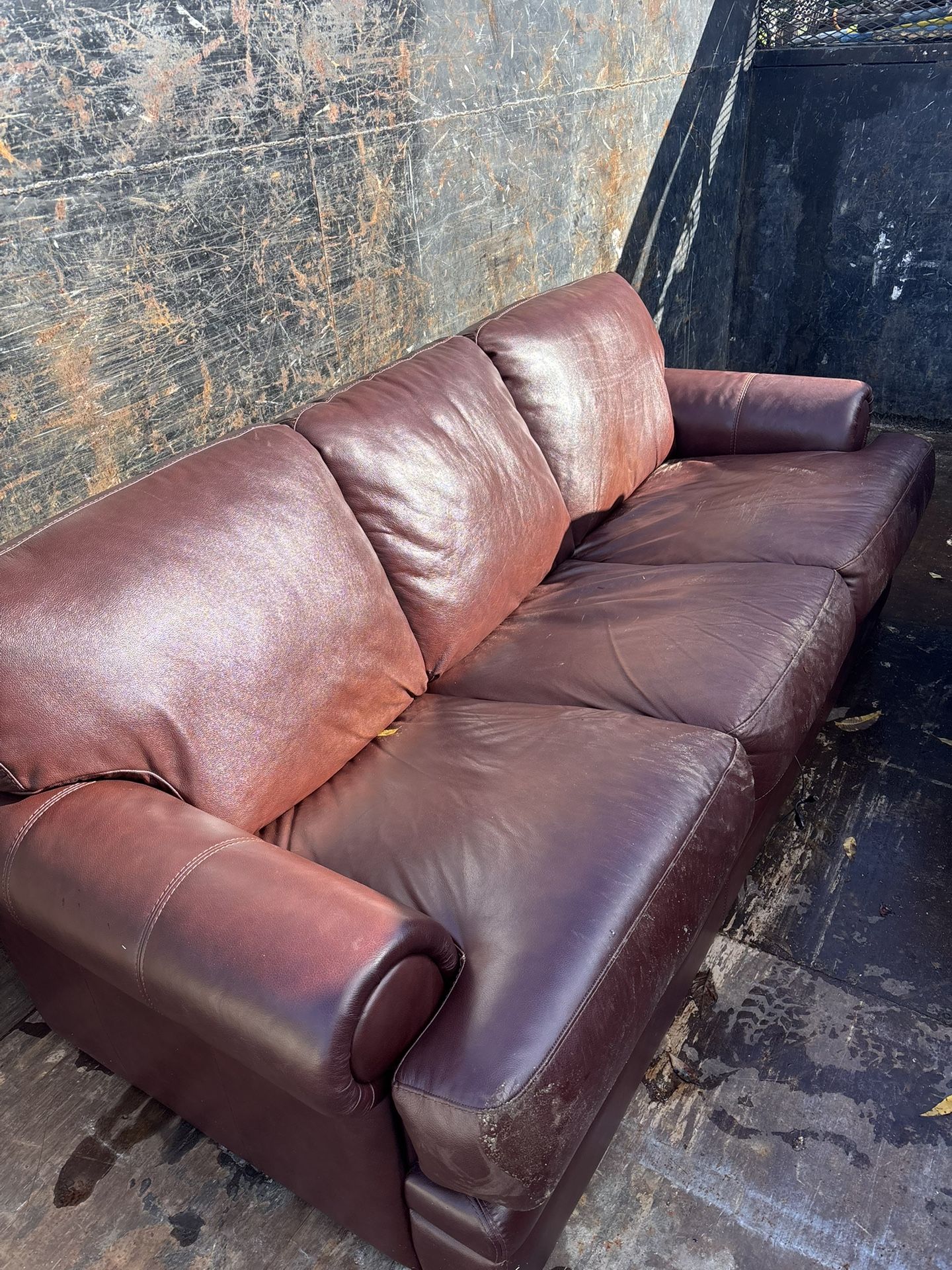 Leather Soda Bed Full Size In Good Condition