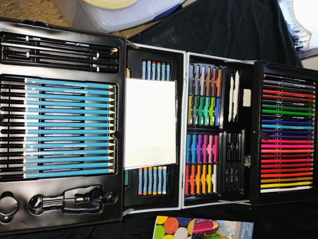 Artist Kit New Condition Pickup Only Cash