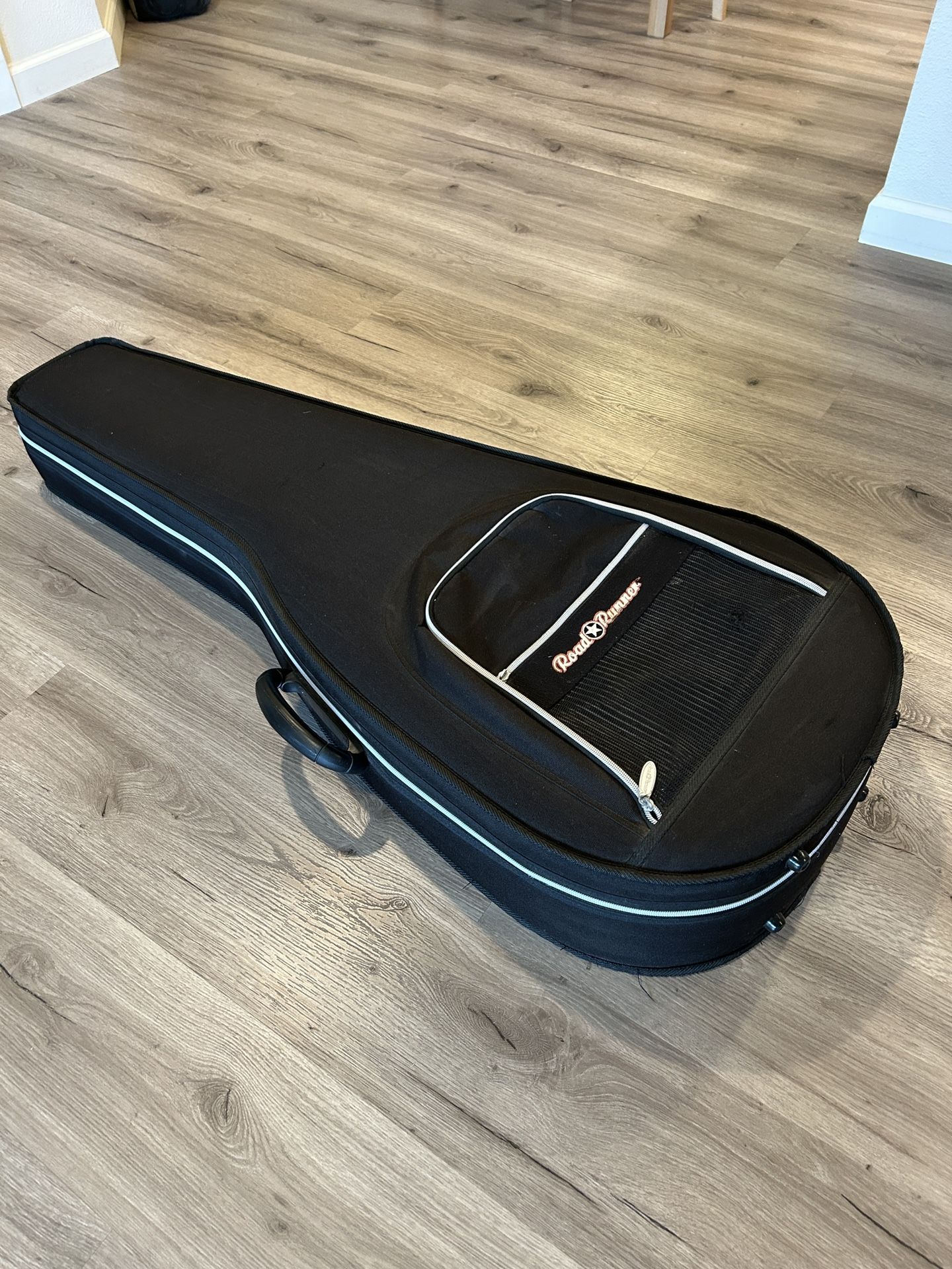 Road Runner hard foam acoustic guitar case