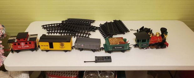EZTEC Grand Canyon Express Christmas Toy Train Set w/ Remote