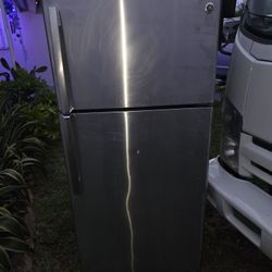 GE Stainless Steel Refrigerator Nice Condition