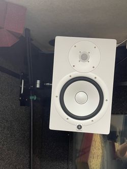 Yamaha HS8 8 inch Powered Studio Monitor Pair - White/ With Wall Bracket