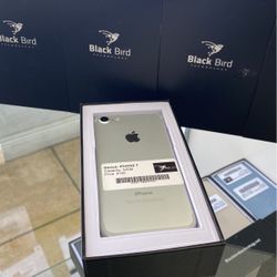 32GB iPhone 7 FACTORY UNLOCK LIKE NEW 