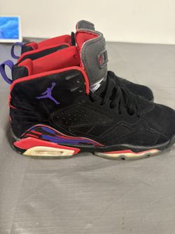 Black/red Jordan’s Size 7Y