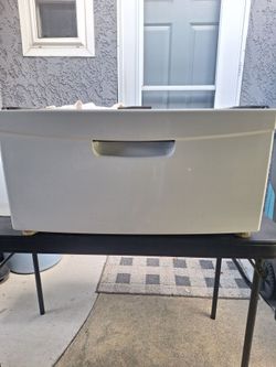 Samsung washer / dryer Pedestal
