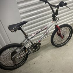 Bmx Vintage 2000’s Bike. “Next” 20inch Tires.