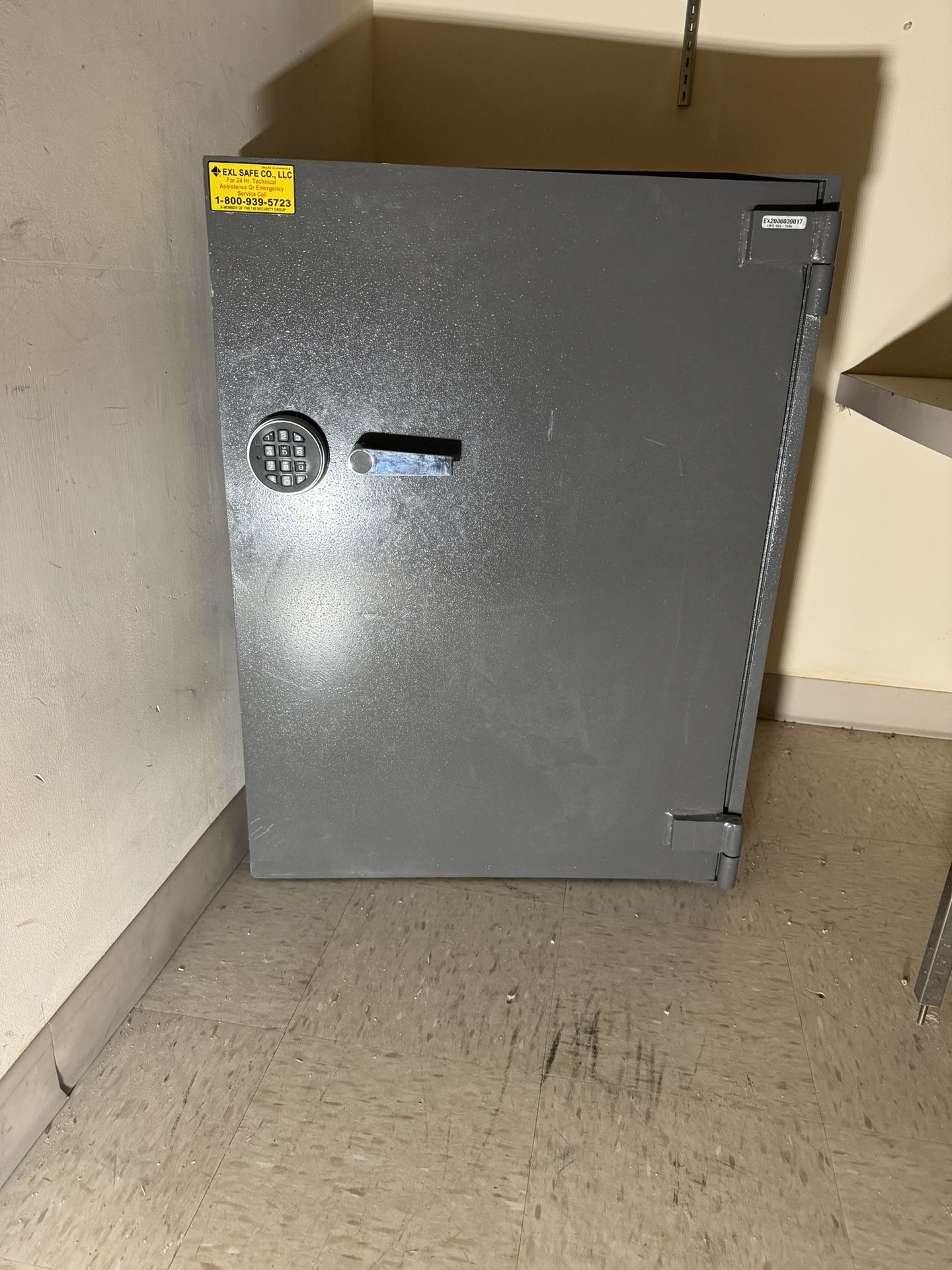 Medium Size Commercial Safe 