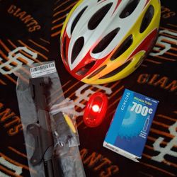   BIKE KIT GIRO HELMET MEDIUM/LARGE .NEW MINI PUMP / NEW BIKE TUBE 33MM-43 MM/ RED LIGHT