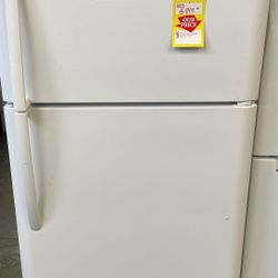 FRIGIDAIRE FFTRTW 18-cu ft Top-Freezer Refrigerator TWYM