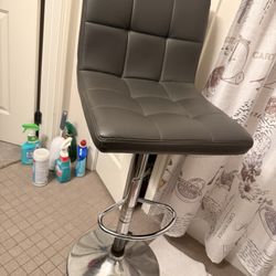 3 Gray Swivel Counter Height Chairs $20 A Piece 