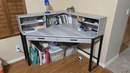 Corner desk