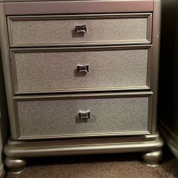 Diamond silver/Grey small 3 drawers Dresser