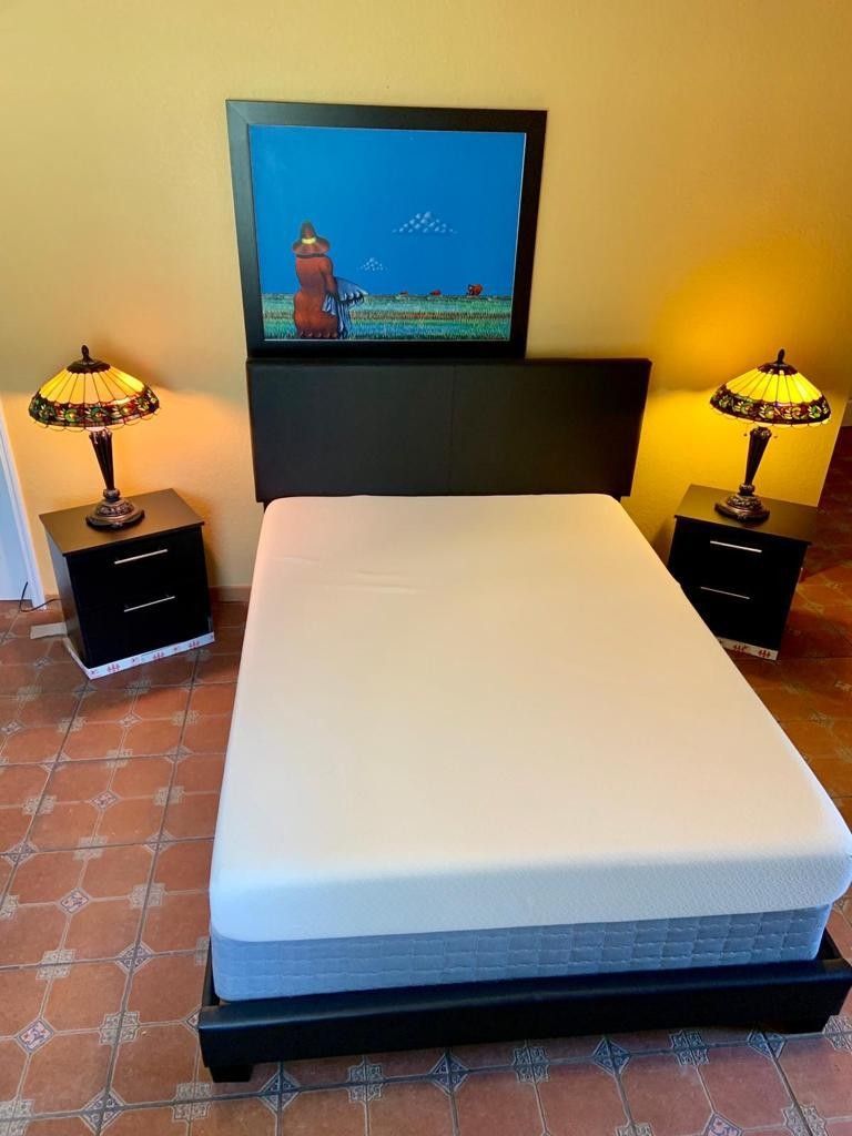 Set Bethdroom Mattress,Boxspring, Bed And Two Ningthstands Brand New