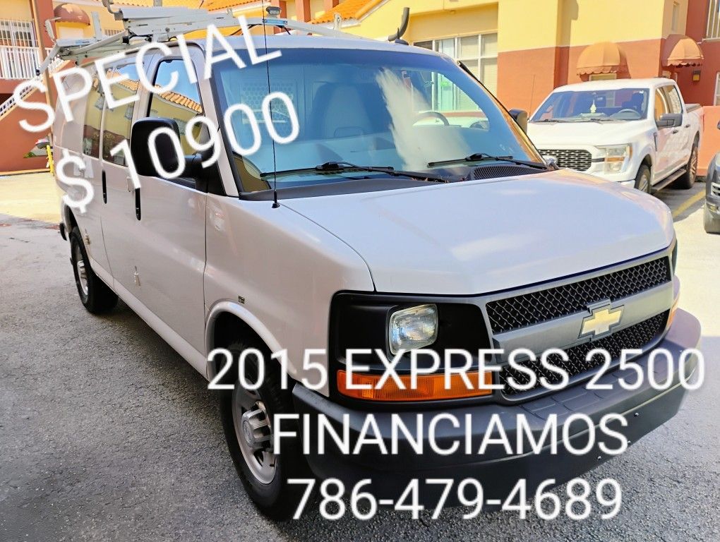 2015 CHEVROLET EXPRESS G2500 CARGO VAN DE TRABAJO.