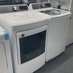 New Scratch And Dent Midea Washer And Dryer Set. 1 Year Warranty 
