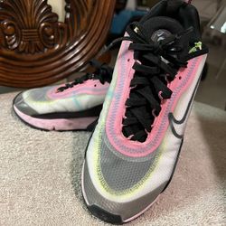 NIKE Size 6 good Conditions 