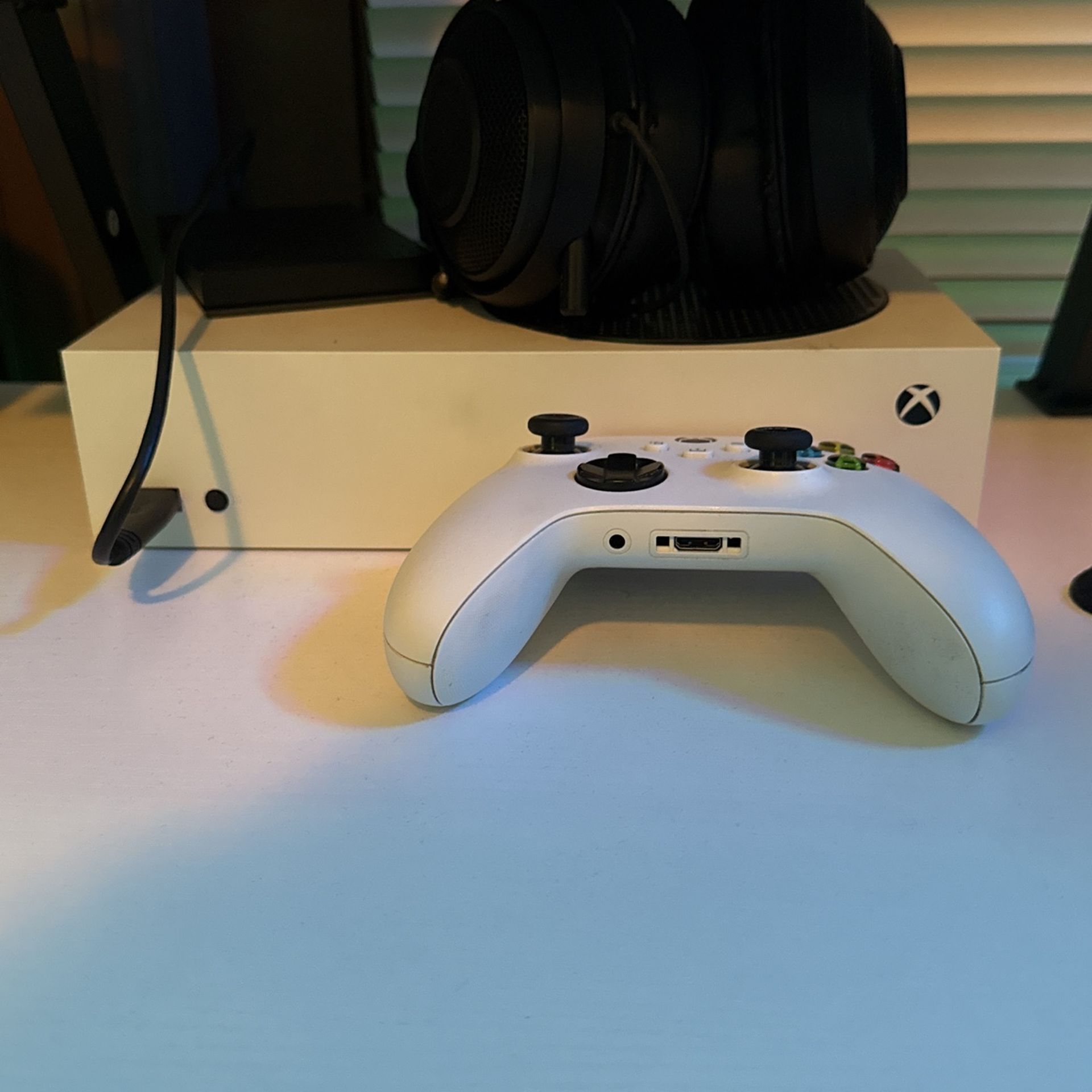 Xbox Series S With Additional Content 