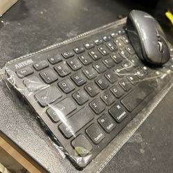Apple iPad Wireless Keyboard And Moose