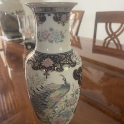 Toyo Japanese decorative vase