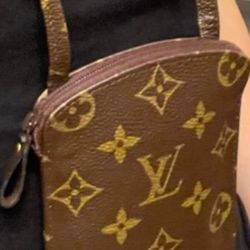 💥$450🌺Rare🌺 Vintage🌺Monogram🌺Secret🌺pouch 