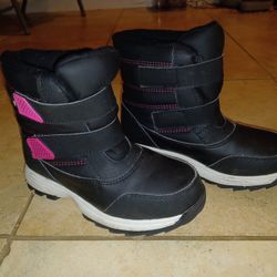 $19 NEW Snow Boots: Women US Size 3, MX Size 22