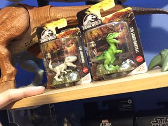 Jurassic World Micro Collection Indominus Rex And Tyrannnosaruas Rex