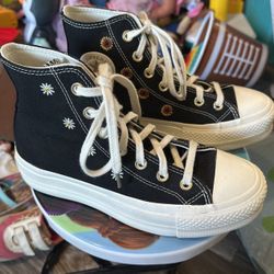 Festival Converse Women’s Size 6