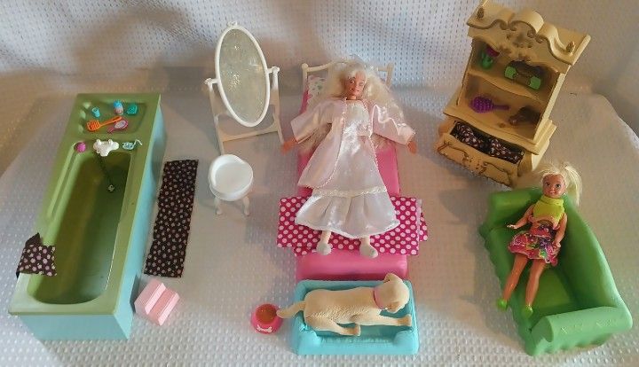 Barbie & Skipper Dolls With Bedroom/Bathroom Furniture Toys And Accessories $25