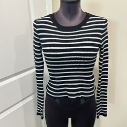 Forever 21 long sleeve top size S Black & white top featuring stripes design, long sleeve, crew neck collar, slim fit, stretch cotton blend fabric fab