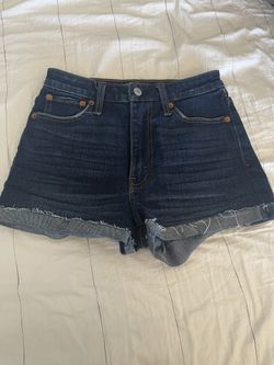 ABERCROMBIE & FITCH HOGH RISE SHORTS LIKE NEW