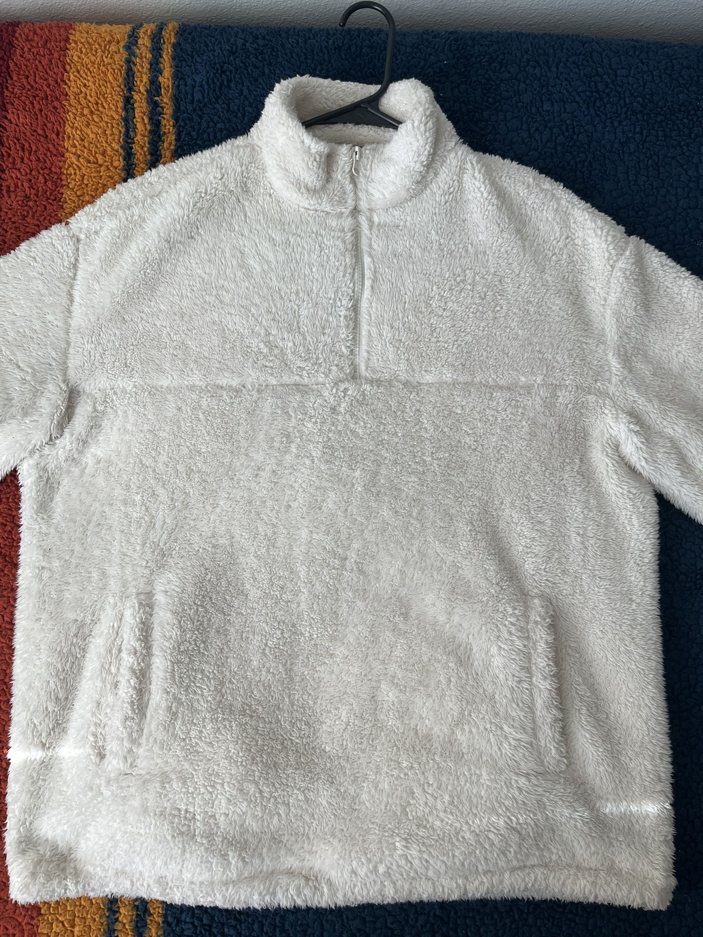 Forever 21 Men's Cream and White Fleece Pullover