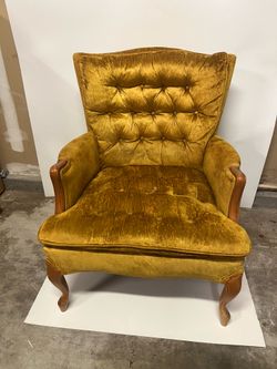 Vintage Mid-Century Modern Tufted Velvet Armchair – Mustard Gold