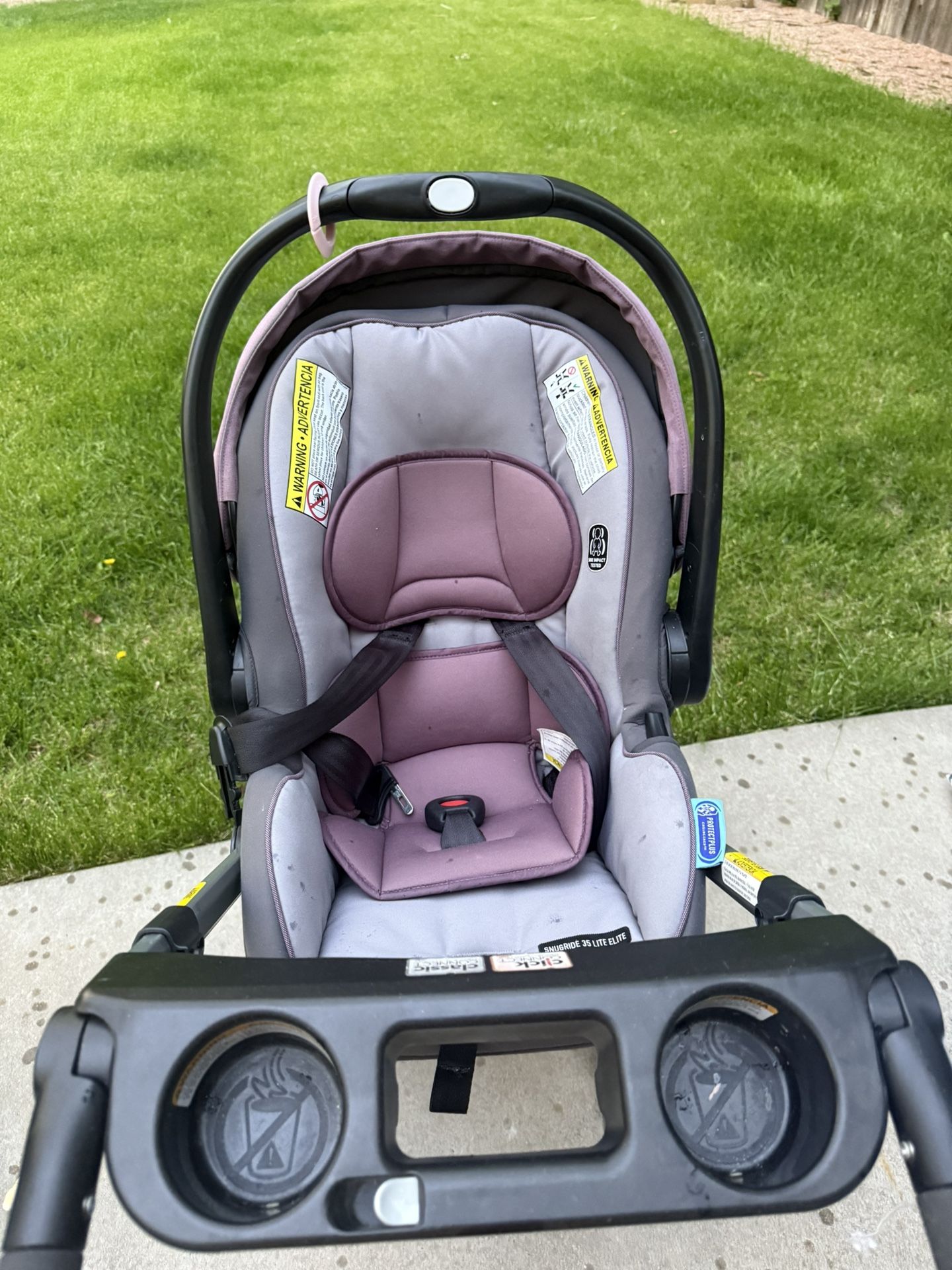 Graco SnugRide 35 Lite Elite Infant Car Seat (with 2 bases) + car seat frame stroller.