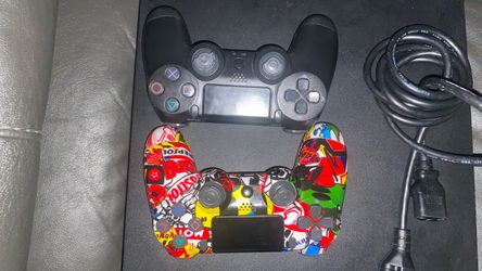 PS4 DualShock 4 Controllers – Lot of 2