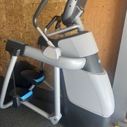 PRECOR AMT 885 OPEN STRIDE W/ P80 CONSOLE