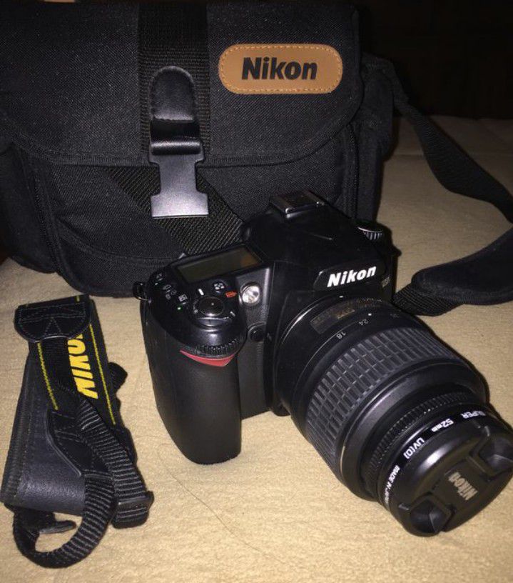 Nikon D90 with lense plus extras $250