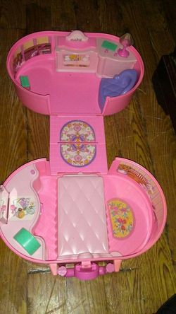 Vintage Barbie pop up house/ case