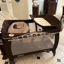 Graco Pack N Play With Bassinet & Changing Table 