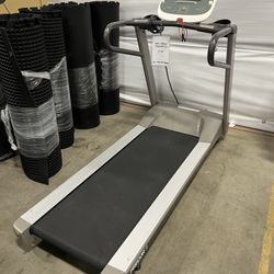 Pre-Owned Precor Treadmill 9.27 
