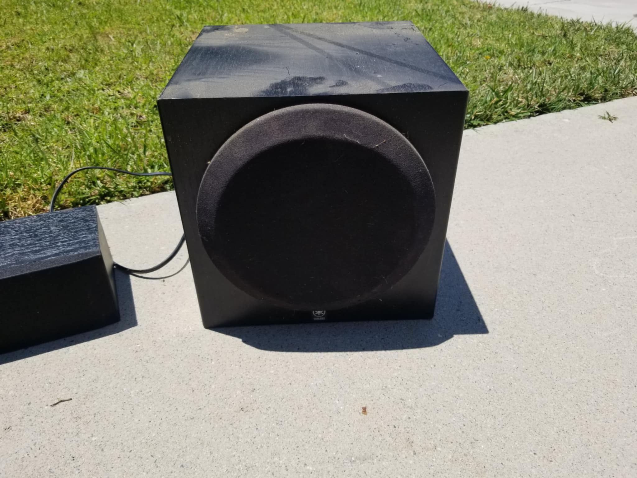 Yamaha speakers and receiver  with wires