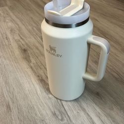STANLEY Quencher Tumbler Cup 64 oz