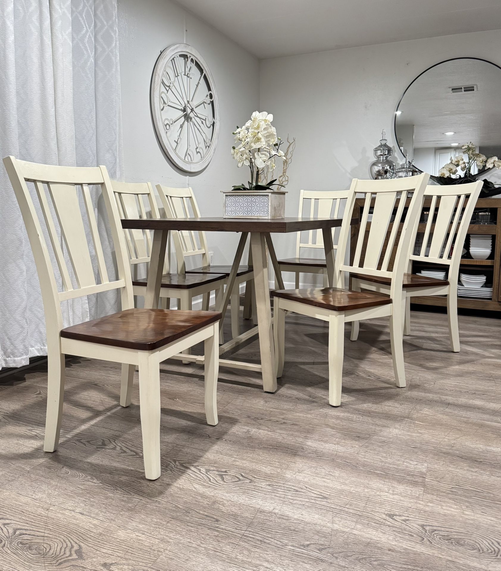 Comedor Dining Table