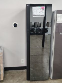 LG Styler Smart Steam Closet With TrueSteam Technology Dynamic moving hangers and built in Handy steamer