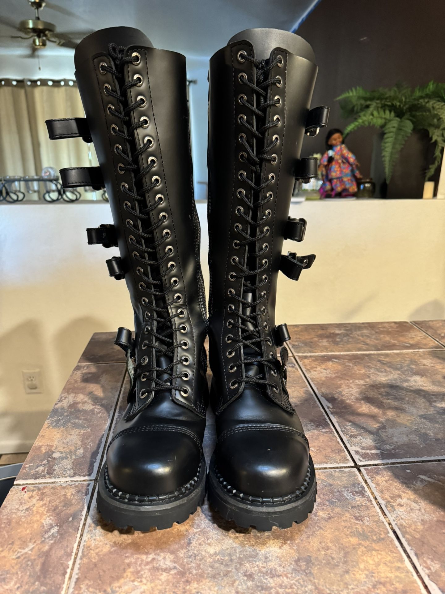 Men’s Long Boot Demonia