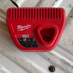 Milwaukee M12 Charger 