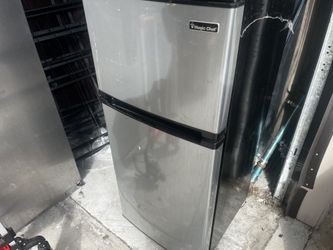 Magic Chef 4.3 cu ft Compact Fridge with Top Freezer - Stainless (HVDR430SE)